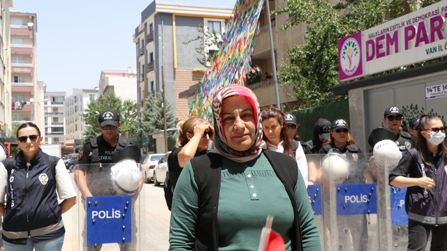 Van’daki evlat nöbeti 106. haftasında: Ailelerden sessiz yürüyüşle “Terörsüz Türkiye” mesajı